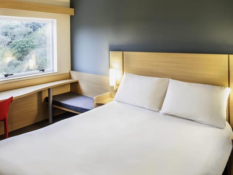 Standard Room, 1 Double Bed | Minibar, free WiFi, bed sheets