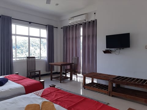 Deluxe Double Room | Living area