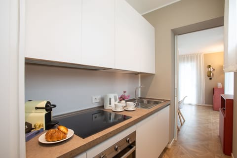 Suite, 1 Bedroom | Private kitchen | Espresso maker, electric kettle