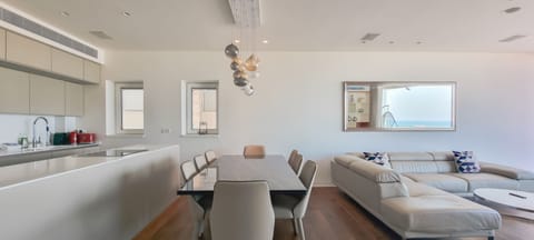 Apartment (2 Bedrooms) | Dining room