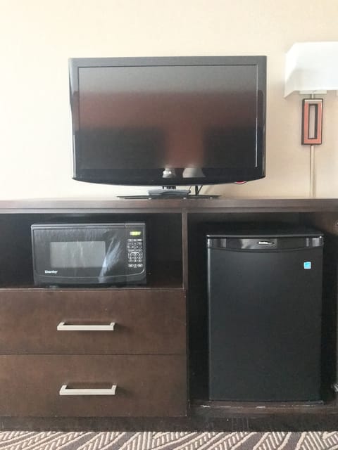 Premium bedding, pillowtop beds, desk, laptop workspace