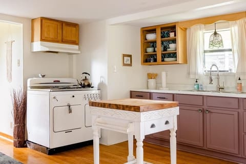 Cottage, Ensuite (The Lookout at Mosaic	) | Private kitchen