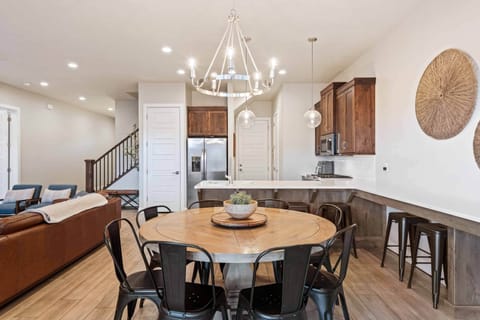 Townhome, 5 Bedrooms | Dining