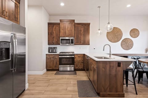 Townhome, 5 Bedrooms | Private kitchen | Fridge, oven, coffee/tea maker, toaster
