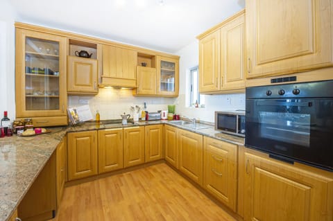 Apartment, 3 Bedrooms, Sea View | Private kitchen | Full-size fridge, microwave, oven, stovetop