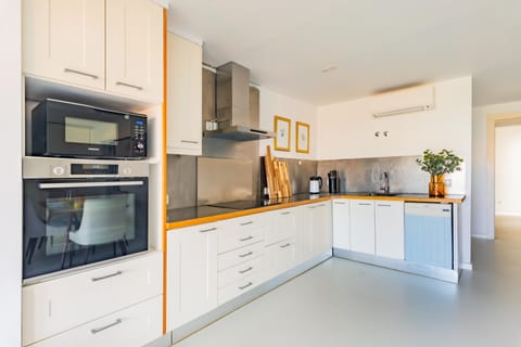 Design Apartment | Private kitchen | Fridge, microwave, stovetop, dishwasher