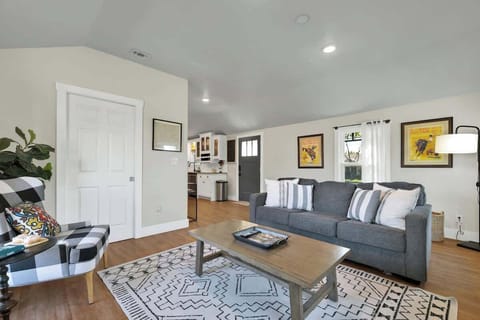 House, Multiple Beds, Patio, City View (614 Fulton St.) | Living area