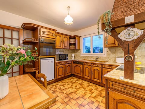 Building, Sky, Plant, Property, Water, Azure, Window, Architecture, Lighting, Interior Design