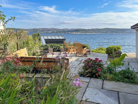 Sitting-out-area | Shore House, Kilcreggan, near Helensburgh
