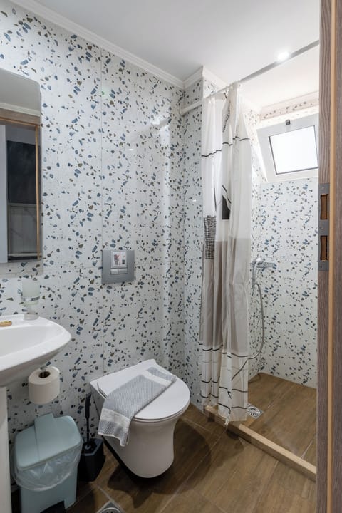 Studio, Sea View (3 adults) | Bathroom | Shower, free toiletries, hair dryer, towels