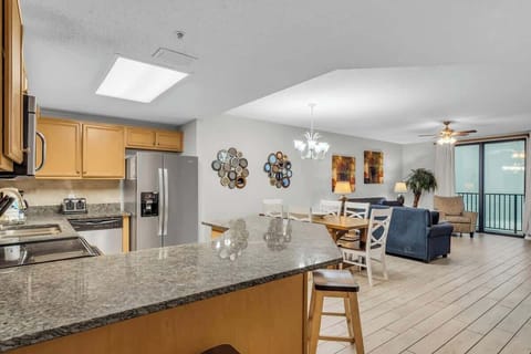 Breakfast bar with seating for 2