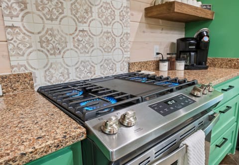 Cooking is a pleasure in this well-equipped kitchen, where you can enjoy beautiful views while you work.