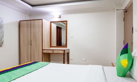 Standard Double Room | In-room safe, desk, iron/ironing board, bed sheets