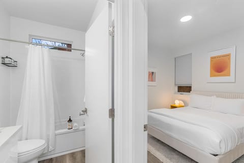 Classic Apartment | 2 bedrooms, desk, iron/ironing board, free WiFi