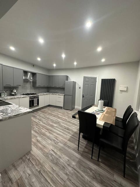 House | Private kitchen | Fridge, microwave, oven, stovetop