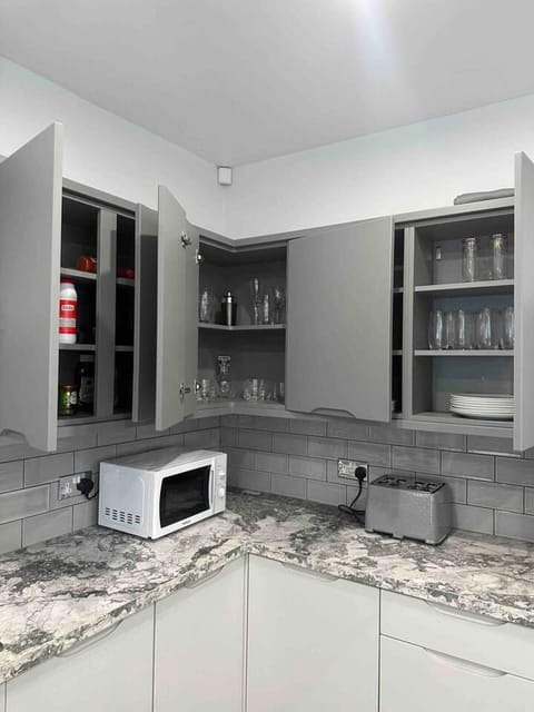 House | Private kitchen | Fridge, microwave, oven, stovetop