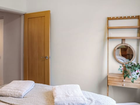 Double bedroom | South Snowdon Wharf, Porthmadog
