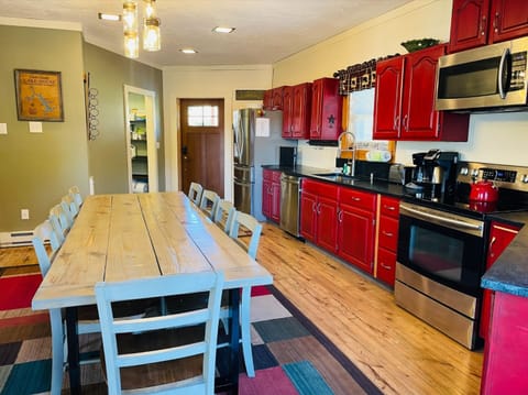 House, Multiple Beds, Hot Tub | Private kitchen | Fridge, microwave, oven, stovetop