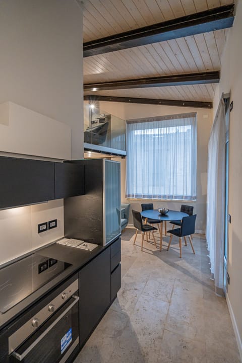 Junior Suite, 1 Bedroom, Garden View | Private kitchen