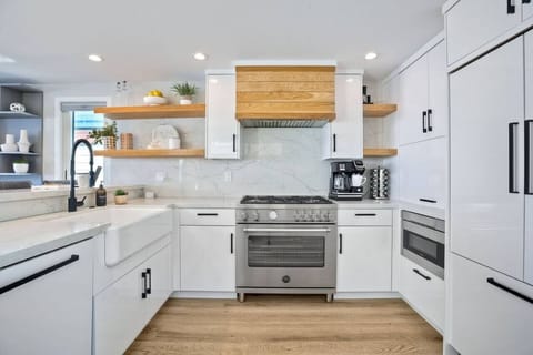 KITCHEN – Prepare everyone’s favorite meals in the well-equipped, full kitchen featuring stainless steel appliances and beautiful countertops.