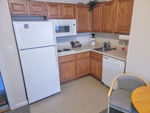 Full-size fridge, microwave, stovetop, coffee/tea maker