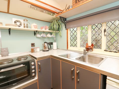 Cookware/dishes/utensils