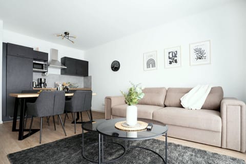 Deluxe Apartment | Desk, laptop workspace, soundproofing, free WiFi