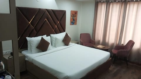 City Double Room | Premium bedding, down comforters, in-room safe, individually furnished