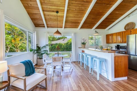 House, 2 Bedrooms | Private kitchen | Oven, coffee/tea maker, toaster