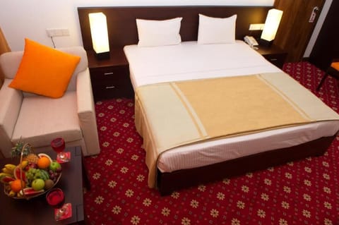 Premium bedding, minibar, in-room safe, desk