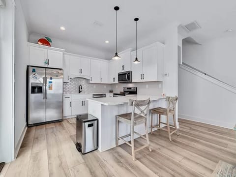 Fully stocked kitchen. Dining for 6.