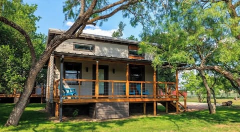 Welcome to the Paintbrush Cottage.