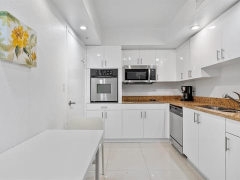 Ocean View 1 bed Sian 11th floor Miami (6383)