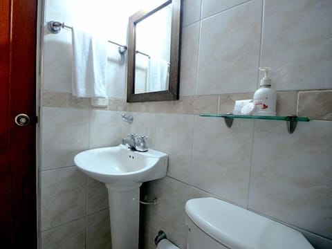 Double Room, 1 Double Bed | Bathroom | Shower, rainfall showerhead, designer toiletries, towels