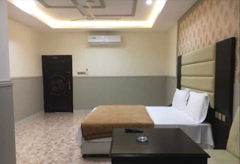 Standard Double Room, 1 King Bed | Free WiFi