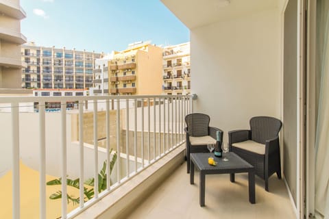 Family Apartment, 3 Bedrooms (Modern & spacious apt 2mn to the sea) | Balcony