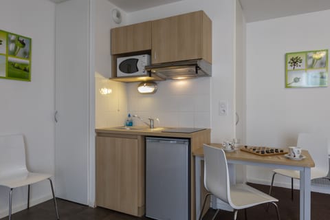 Superior Studio | Private kitchen | Fridge, microwave, stovetop, electric kettle