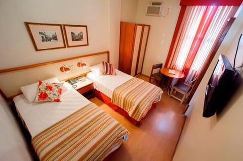 Executive Room, 2 Twin Beds | Desk, free WiFi