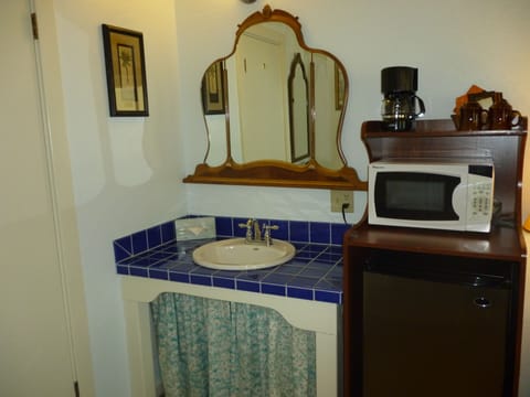 Family Loft, 1 Bedroom | Private kitchenette | Fridge, microwave, coffee/tea maker