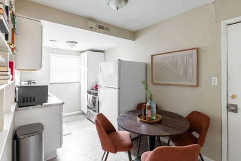 Savor your meals in this dining set for 4 guests