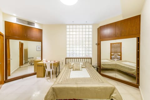 Luxury Apartment, 2 Bedrooms, Kitchen, Garden View | Hypo-allergenic bedding, individually decorated, individually furnished