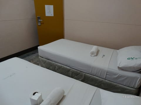 Deluxe Twin Room | Desk, rollaway beds, bed sheets