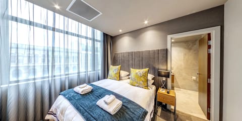 Junior Four Bedroom Suite | Premium bedding, pillowtop beds, minibar, in-room safe