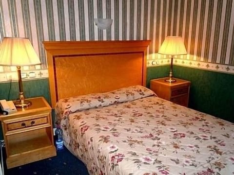 Standard Double Room | In-room safe, desk, free cribs/infant beds, free WiFi