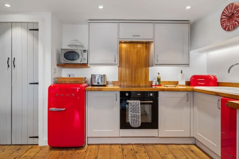 Sea Views, Walk to Beach