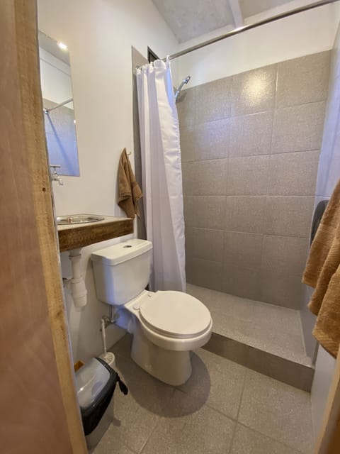 Basic Double Room | Bathroom