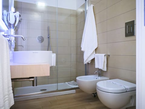 Triple Room, Balcony | Bathroom | Shower, rainfall showerhead, free toiletries, hair dryer