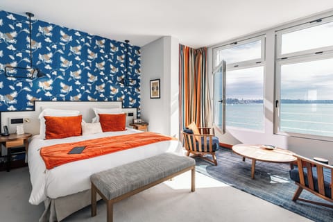 Premium bedding, down comforters, minibar, in-room safe