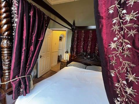 Junior Suite, 1 Double Bed, Non Smoking, Ensuite | Blackout drapes, iron/ironing board, free WiFi, bed sheets