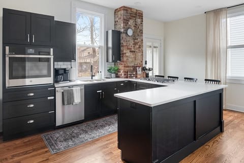 From a holiday feast to a simple snack, you've got what you need: pots, pans, baking sheets, and bowls of all sizes. All the drawers and cupboards are labeled so you can easily find what you need and spend more time having a great time.